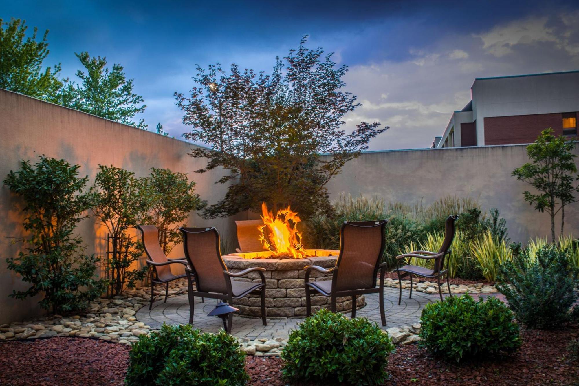 Courtyard Greensboro Airport Kültér fotó
